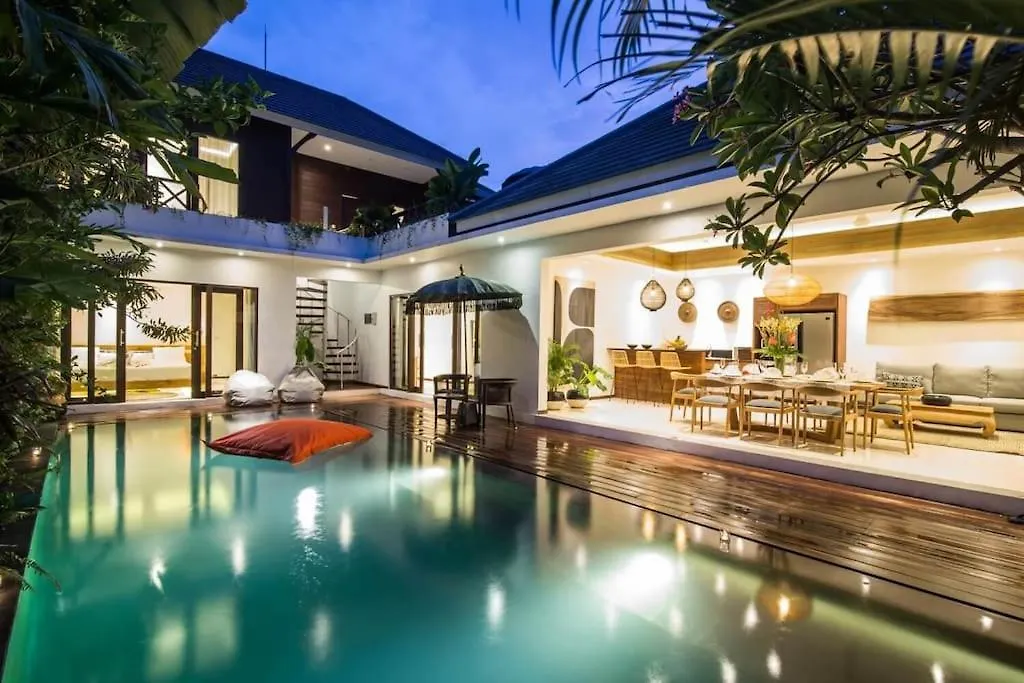 Frangipani Villa Mawe At Berawa Canggu